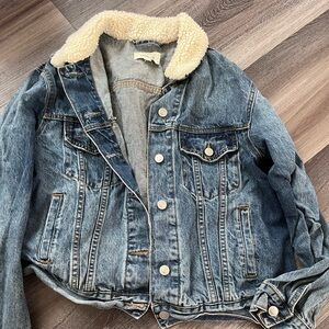 Jean Jacket w Fur Collar